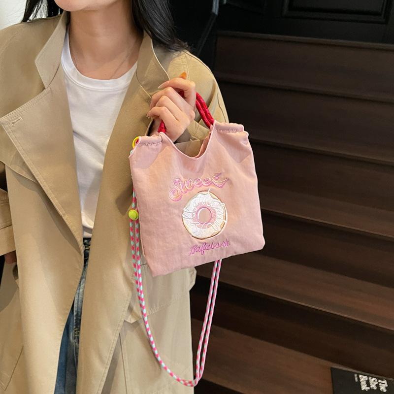 Nowa torebka letnia damska torba haftowana torba na zakupy pączek niszowa torba ekologiczna modna torba na ramię listonoszka