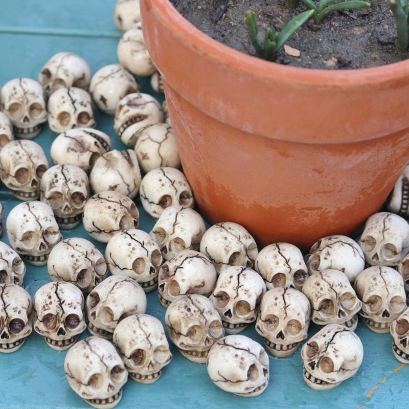 20Pieces Smiling Bone Skulls for Creative Halloweens Decoration and Spookys Event Planning