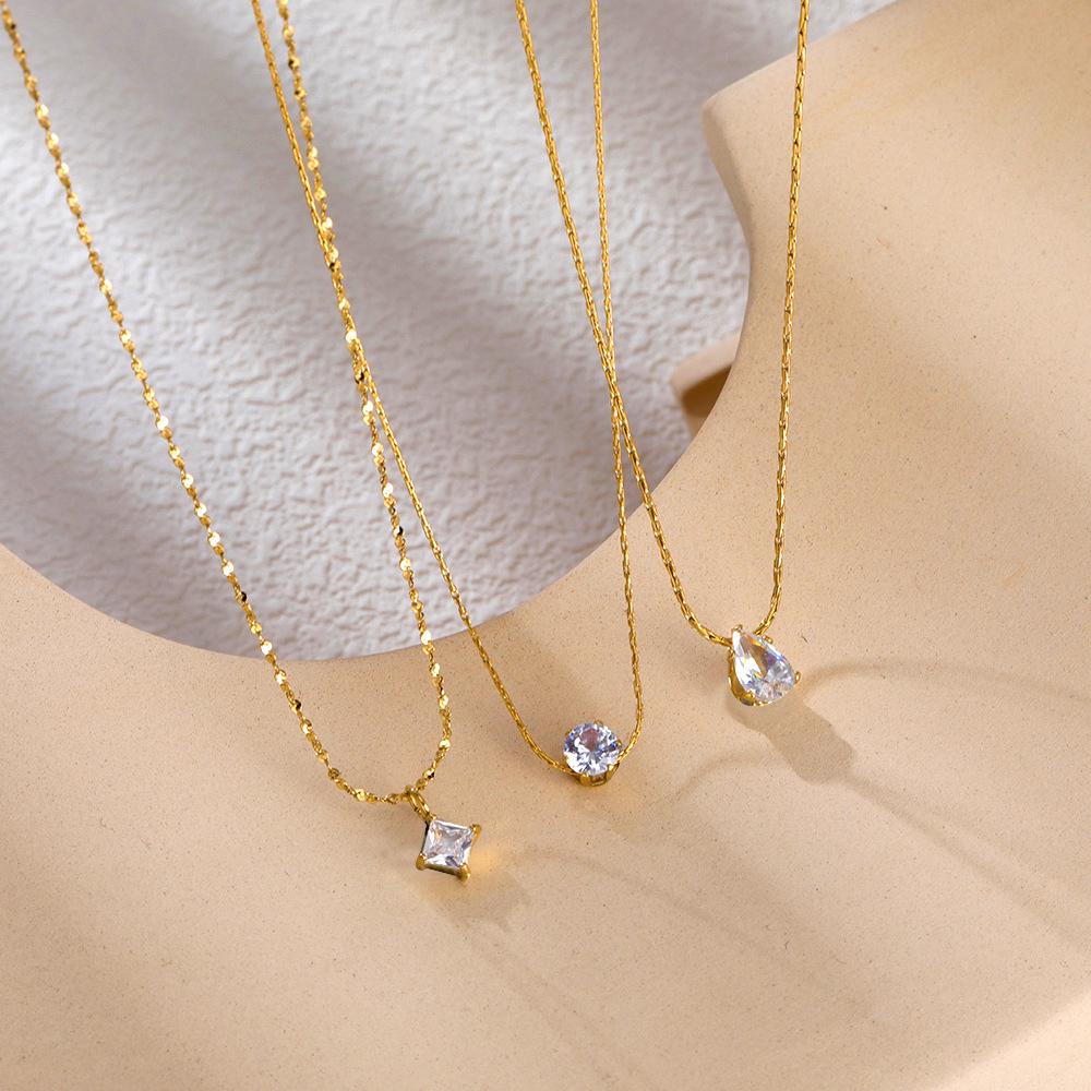 Single Diamond Square Pendant Necklace, Gold-Plated Titanium Steel, Elegant and Durable Clavicle Chain.