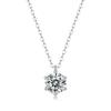 Elegante ciondolo moissanite a sei griffe su collana clavicola in argento 925.