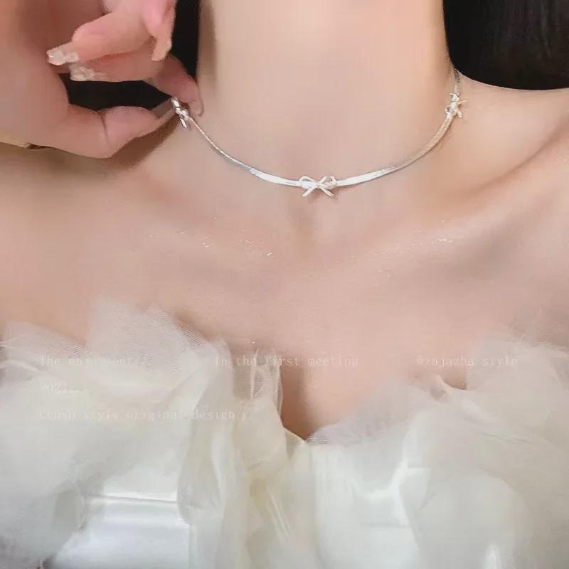 Silver Snake Bone Chain Choker Necklace – Elegant Niche Design