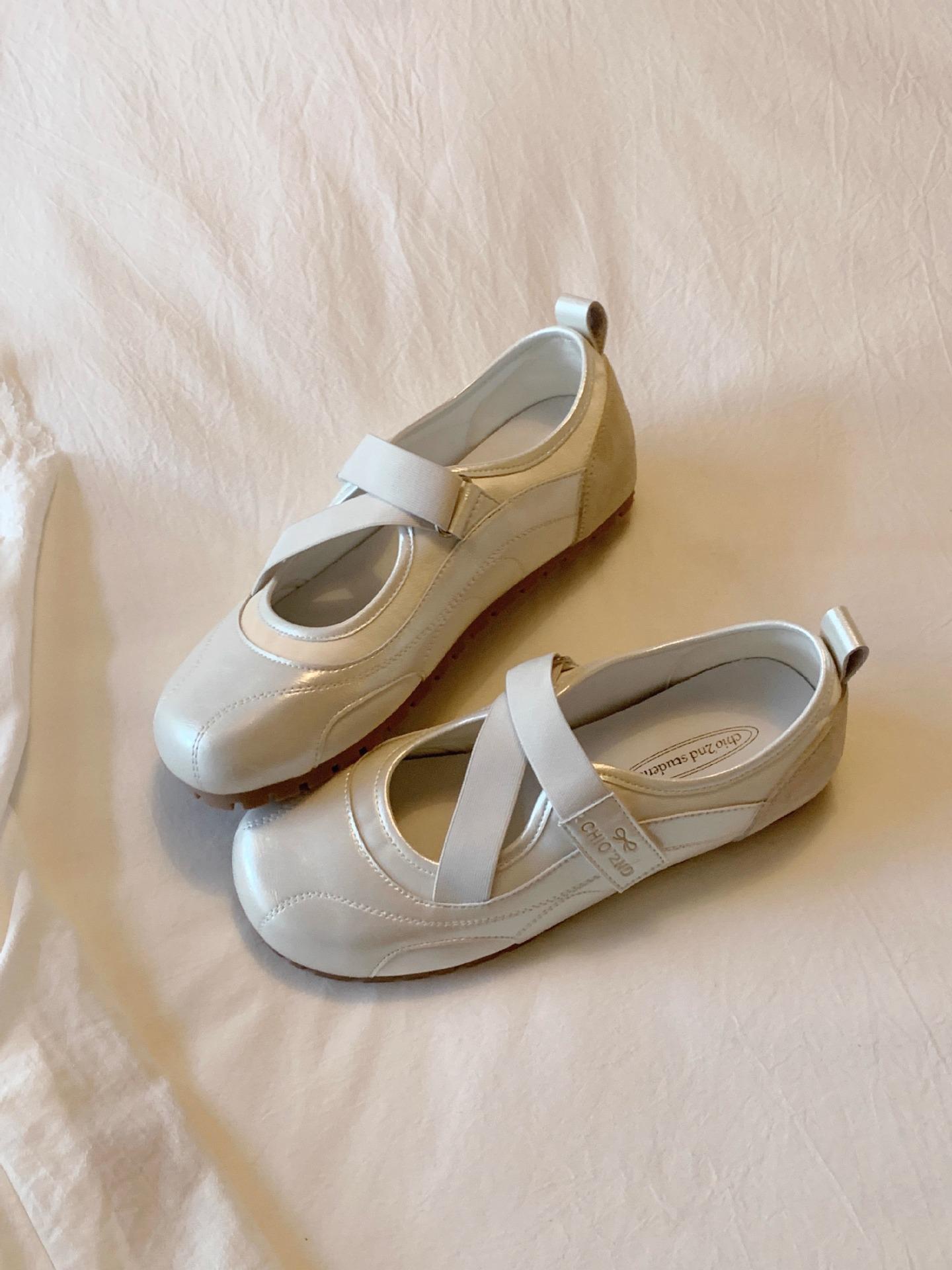 

Балетки женские с перекрестными ремешками, светлые маленькие кожаные туфли для лета с юбками, туфли, которые не утомляют 40 белый