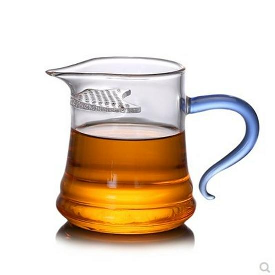 High Borosilicate Glass Crescent Gong Dao Bei with Pointed Spout and Filter Hole - Heat-Resistant Tea Separator Cup