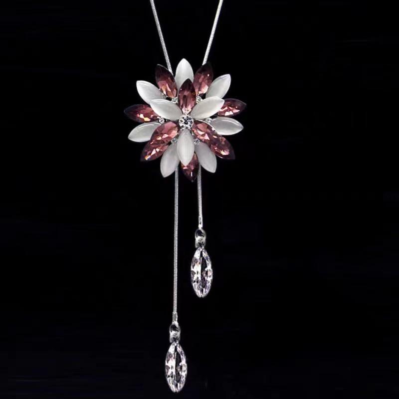 Luxury Non-Fading Korean Fashion Sweater Necklace: Autumn/Winter Women's Niche Design Pendant