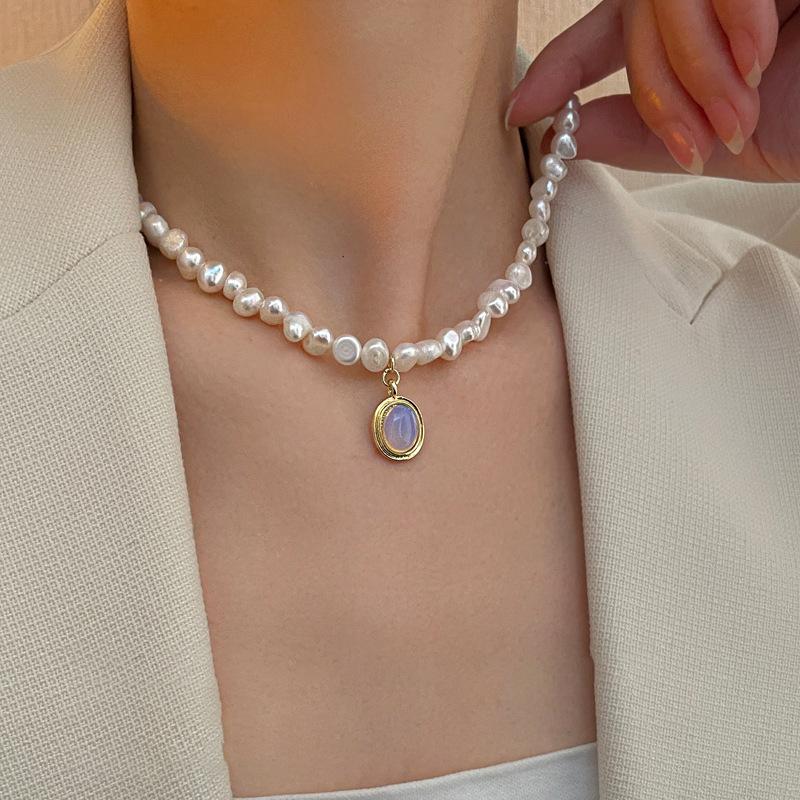Court style retro gentle baroque freshwater pearl protein moonstone necklace short clavicle chain woman