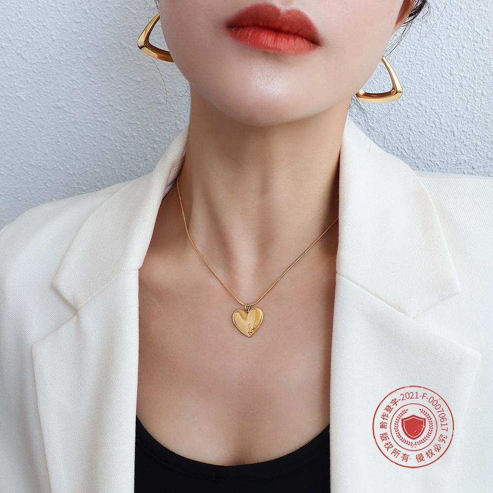 French-Style Peach Love Heart Pendant Necklace, 18K Gold Titanium Steel Clavicle Chain