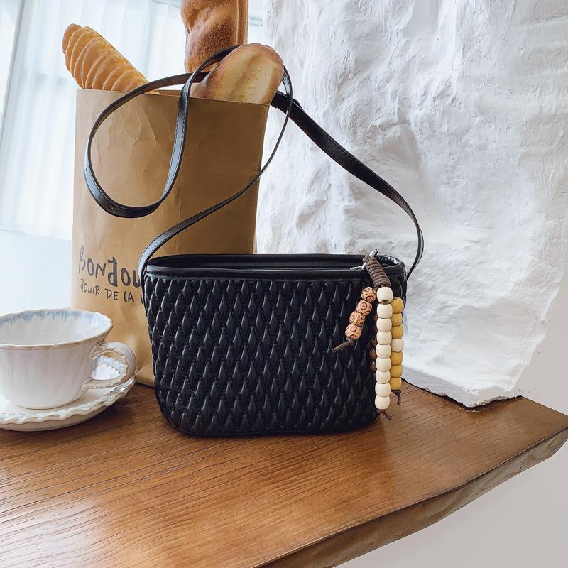 

Модная плетеная сумка-цепочка для поездок на работу, женская, 2025, новая осенняя, плиссированная на плечо, простая сумка-мессенджер чёрный