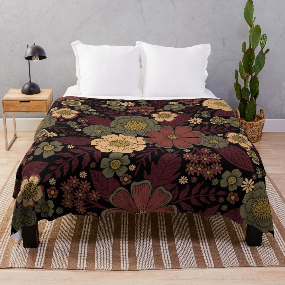 Elegante Bordeaux-, Creme- und Salbeigrüne Blumenmuster-Kuscheldecke