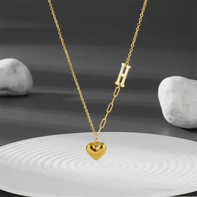 Asymmetrische herzförmige 18K Gold Titanstahl Halskette für Damen - Luxuriöse Schlüsselbeinkette