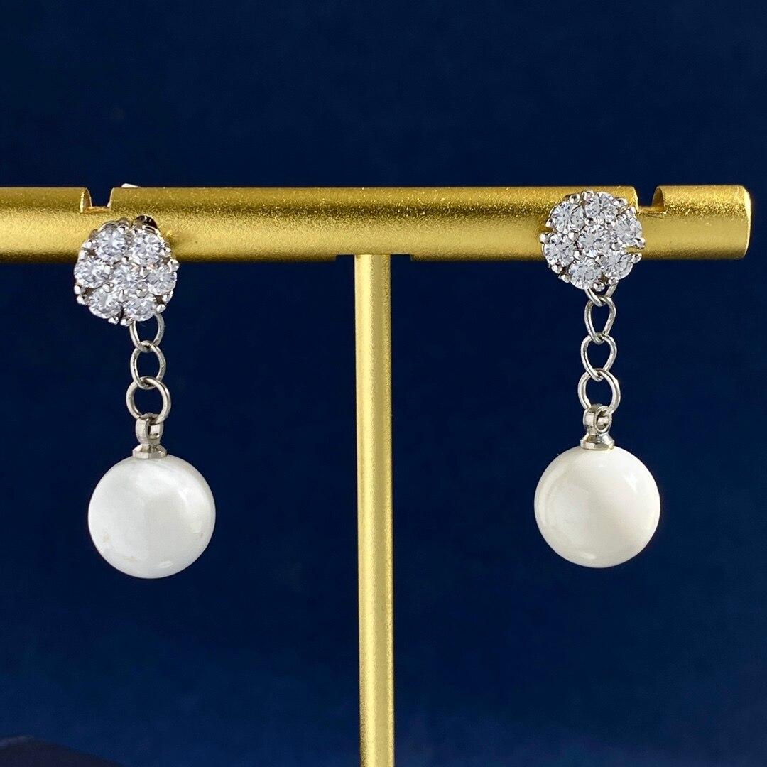 

НОВИНКА IN2023 Ювелирные изделия в корейском стиле с семью бриллиантами, маленький цветок, висячая жемчужина, умные и гибкие, различные способы ношения, серьги-гвоздики белый