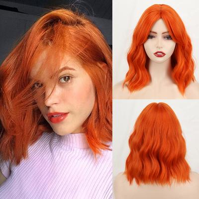 Moda damska Krótka falista peruka z grzywką Włókno syntetyczne Kolor pomarańczowy Naturalna falowana peruka Odzież na co dzień Cosplay