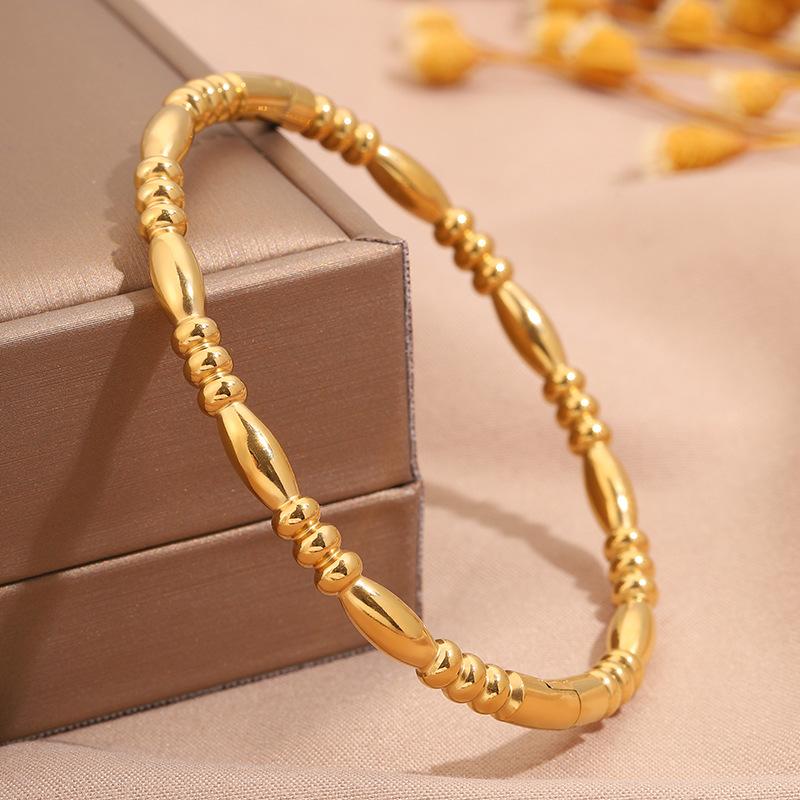 Hot-selling titanium steel bracelet, girls' high-end sense of fashion, popular light luxury in Europe and the United States, Gypsy star love diamond