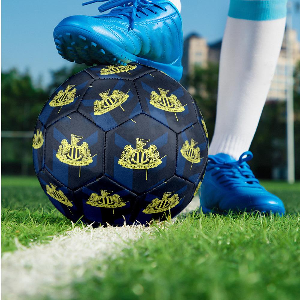Newcastle United Thema Größe 5 Match Fußball Professioneller Outdoor Fußball Weiche Haptik Trainingsball