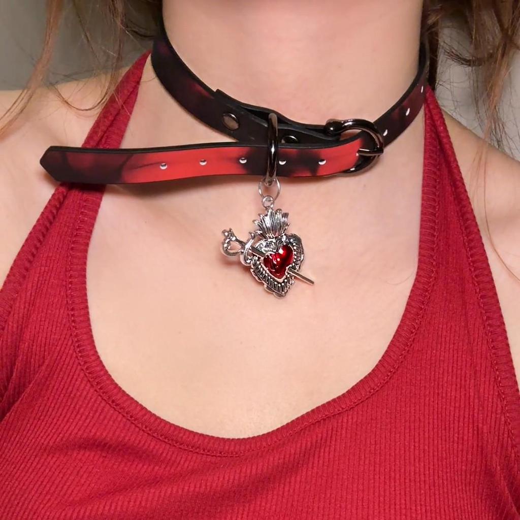 Chique Pittige Meisje Leren Bel Choker Ketting – Uniek Minderheidsontwerp