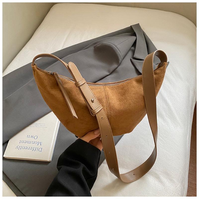 

Large capacity bag women s autumn new casual messenger bag women s high value sense niche commuter dumpling bag коричневий
