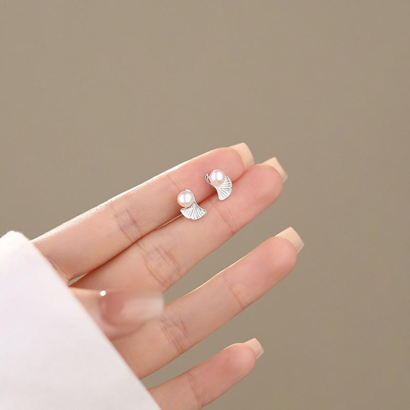 Beixi Sterling Silver Ginkgo Leaf & Freshwater Pearl Stud Earrings for Women - French Retro Design.