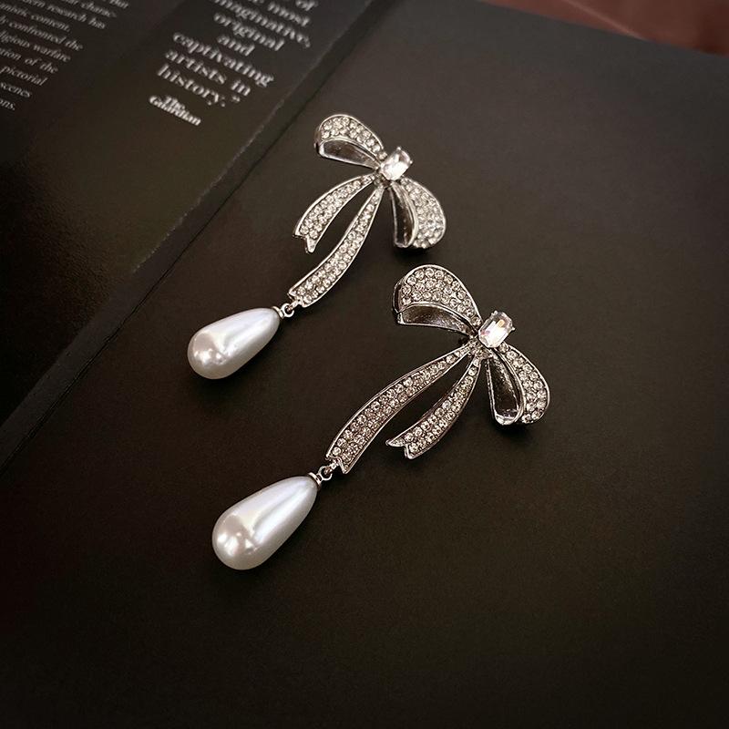 

Элегантные серебристые серьги с бантом из стразов и искусственным жемчугом для женщин