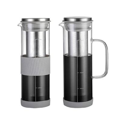 Moderne Kaltbrüh-Kaffeekannen mit Hülle Moderne Kaltbrüh-Kaffeekaraffen mit einfach zu bedienendem Filter für junge Leute