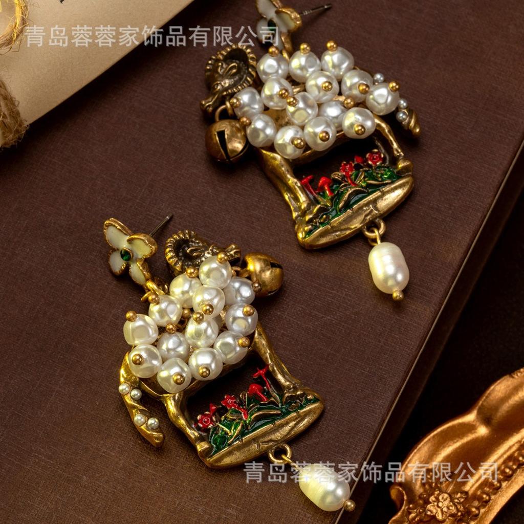 Medieval vintage heavy industry retro light luxury freshwater pearl earrings court antique French vintage autumn and winter earrings