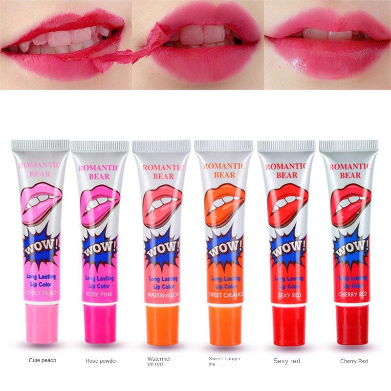 Make-up lässt sich nicht leicht entfernen. Sexy Lipgloss, tränenförmiger Lippenstift, Lippenstift-Kosmetik