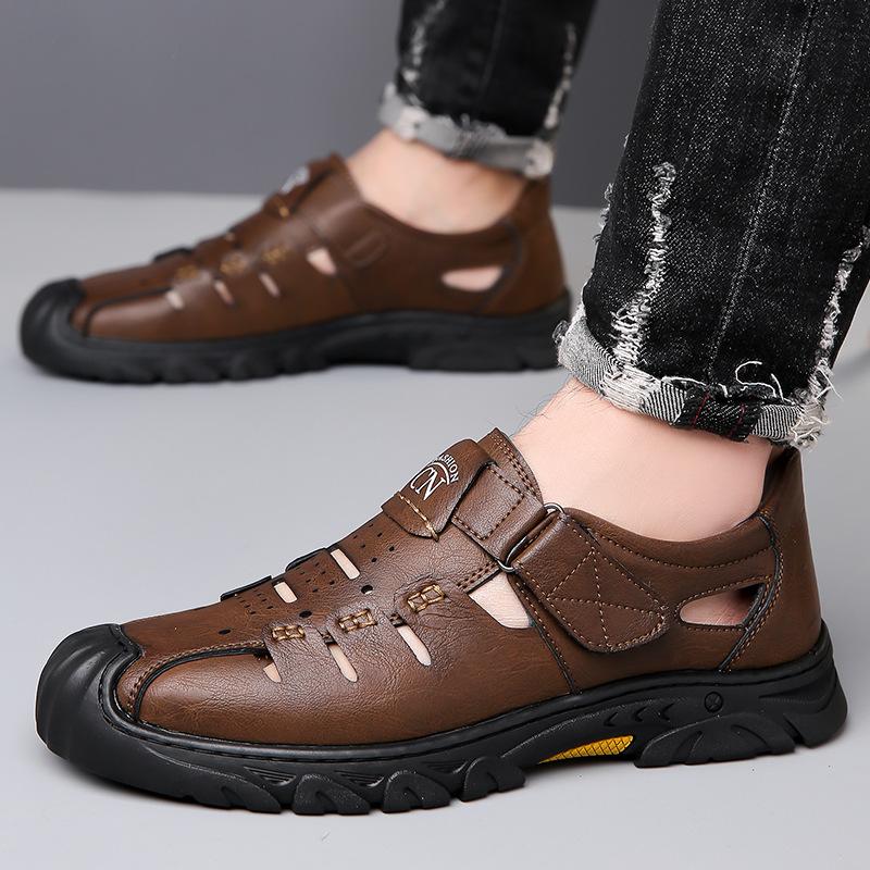 Men's shoes 2025 summer non-slip round head casual hole shoes men's hollow middle-aged leather sandals 2025