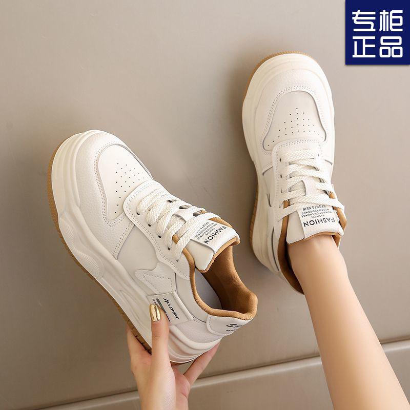 Frühling neue vielseitige kleine weiße Schuhe Damen 2025 dicksohlige und leichte Studenten Sport- und Freizeit-Board-Schuhe kleine höhenerhöhende Schuhe