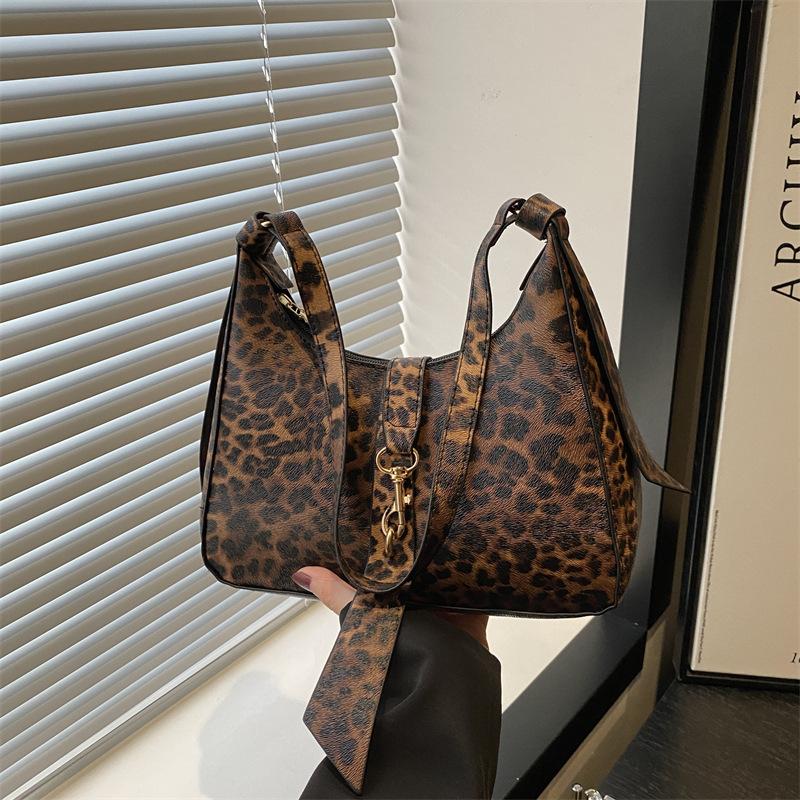 Korean Version of Fashionable Versatile Casual Shoulder Bag Women's 2025 Autumn New Temperament Texture Leopard Print Armpit Bag