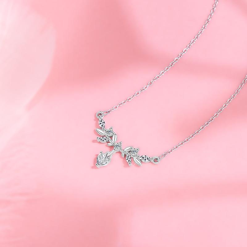 Lucky Laurel Twig Layered Choker Necklace for Women Trendy and Light Luxury Gift for Her Sister Friend