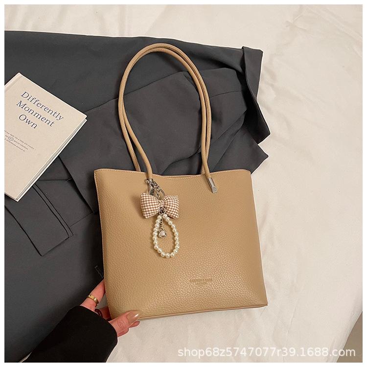 2025 New Simple Commuter Underarm Bag Stylish Large Capacity Shoulder Bag Retro Textured Women's Tote Bag