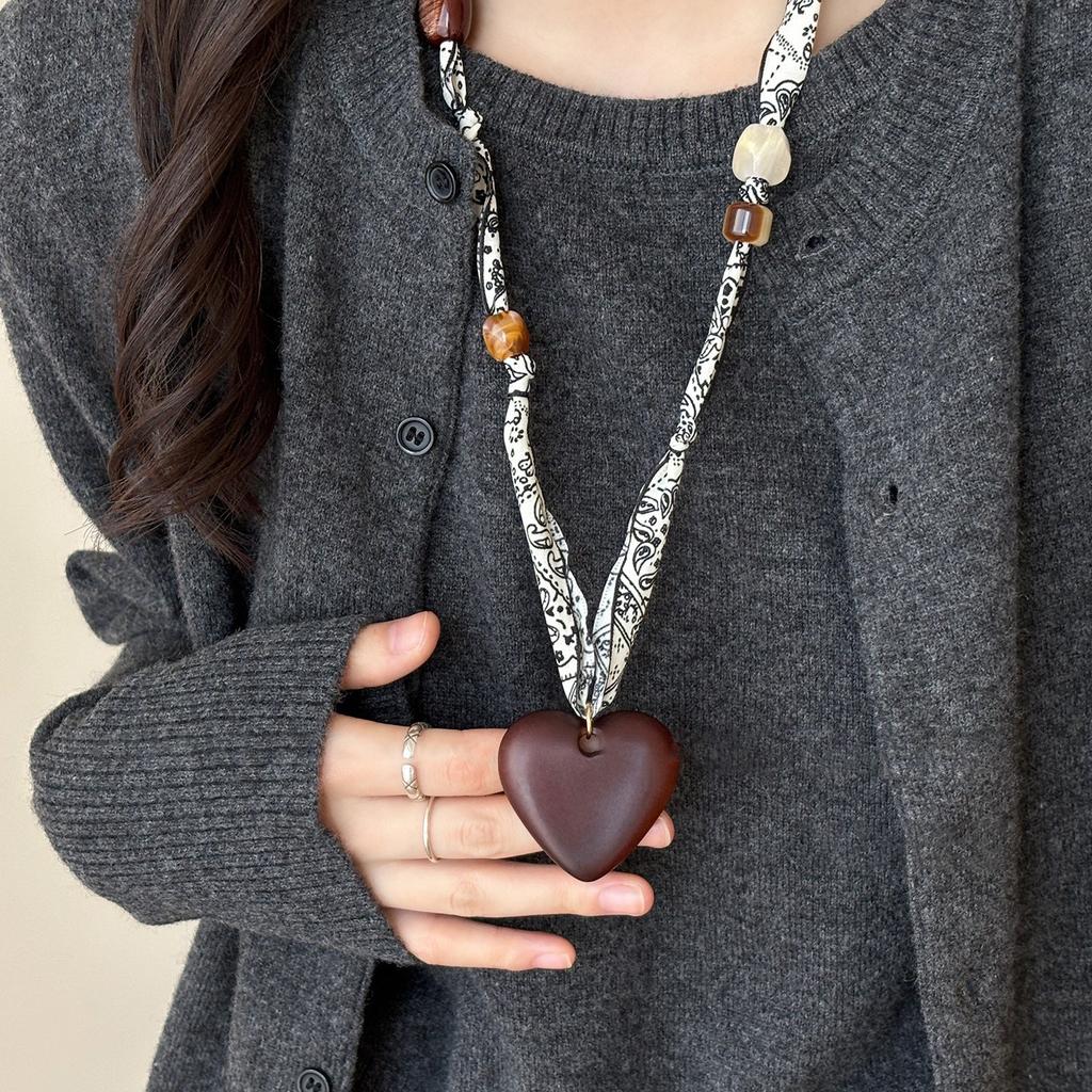 Wood chips irregular round square pendant necklace retro ethnic style collarbone chain design sense sweater chain women