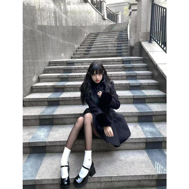 Korean Style Chic Waist-Cinching Woolen Coat - Long-Sleeved Padded Jacket for Women