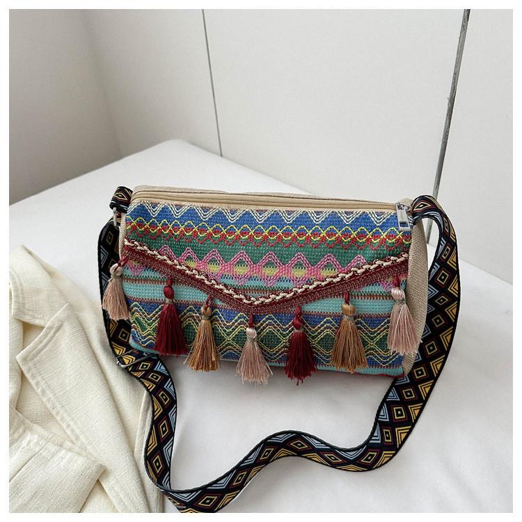 Chic Adjustable Shoulder Bag With Stylish Fringes And Elegant Diamond Pattern For Women
