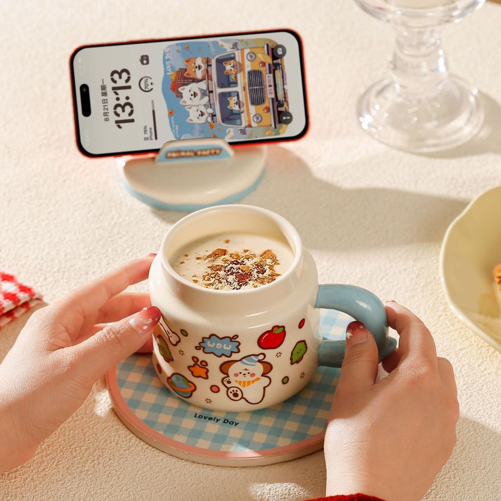 Cute Cartoon Ceramic Cup High Value Mobile Phone Stand Mug with Lid for Girls Gift Couple Water Cup for Girlfriend