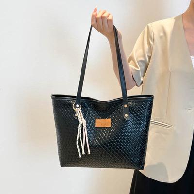 Large Capacity Bag Women's Summer New Trend Large Capacity Versatile Shoulder Bag Commuter Fashion Van Tote Bag