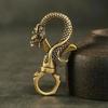 Mosazná klíčenka s kohoutkem Vintage mikrořezaný kohoutek Otvírák na láhve Domácí a kancelářská dekorace na stůl Draková ozdoba Kovová klíčenka
