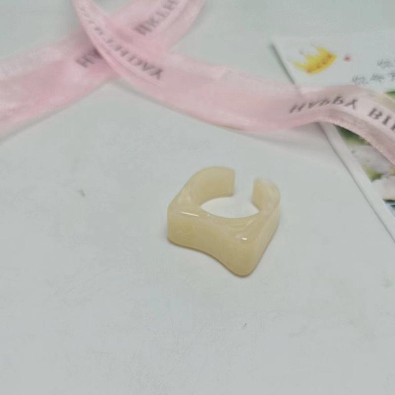 Sada prstenů z pryskyřice a acetátu v mixu barev, kulatý a čtvercový, pro ženy