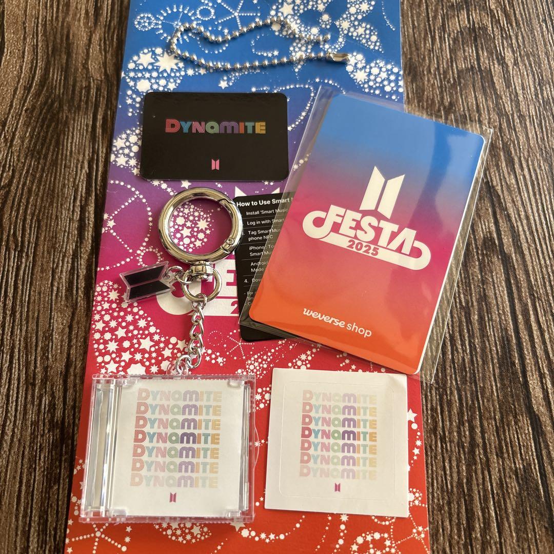 

[Б/У] BTS FESTA 2025 Капсульный альбом и набор бонусных открыток