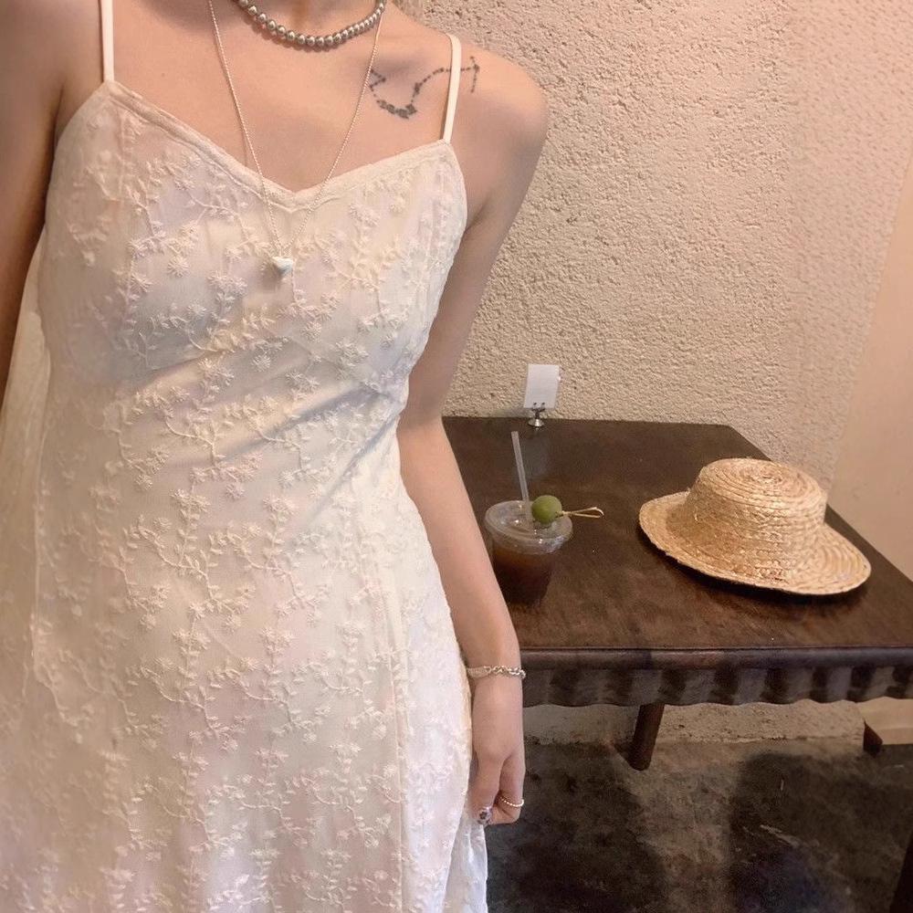 Super good-looking, unique and beautiful skirt French embroidery lace suspender dress women's summer temperament seaside vacation dress