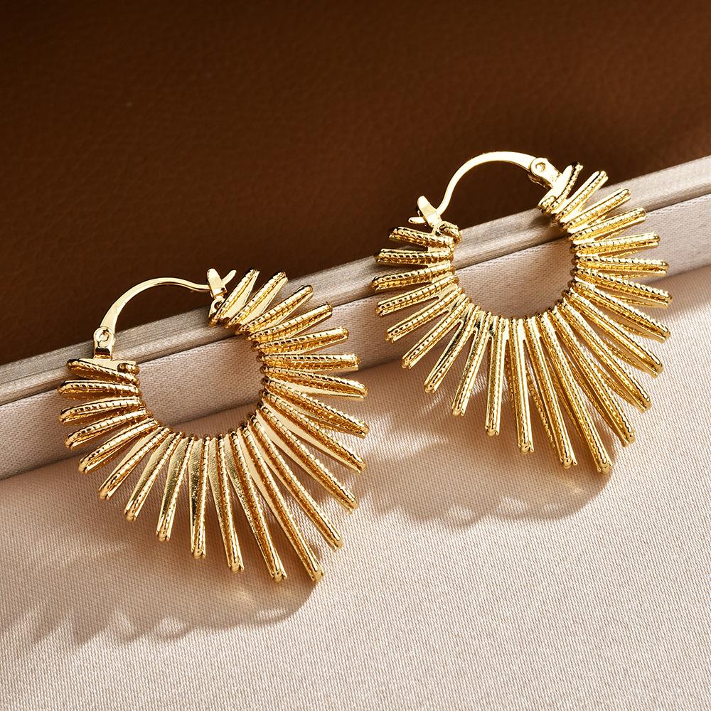 Премиальный темперамент полый line love ушная пряжка 2026 осень и зима новый продукт преувеличенная индивидуальность ушные украшения