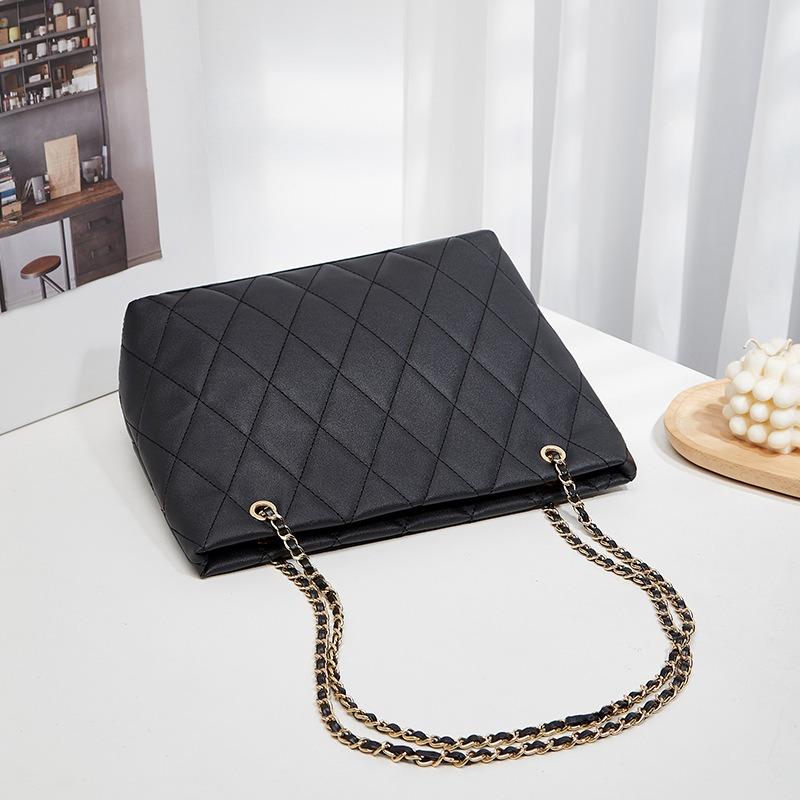 Rhombus casual tote bag, new retro chain bag, shoulder bag, underarm bag, simple and fashionable messenger women's bag.