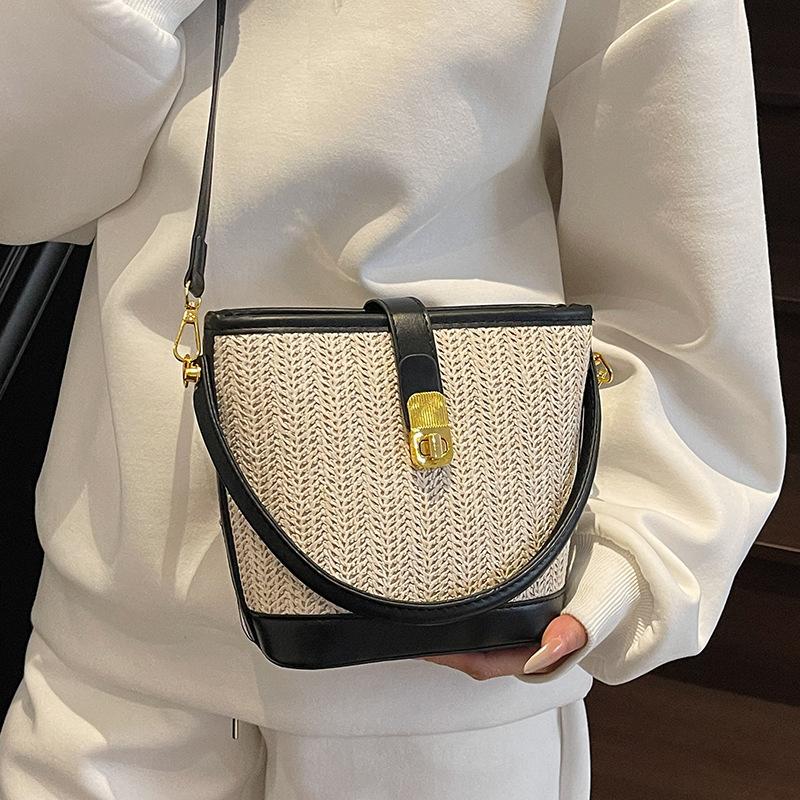 Korean Ins Casual Straw PU Hand-carried Bucket Bag Women's 2025 New Fashion Versatile Commuter Temperament Messenger Bag