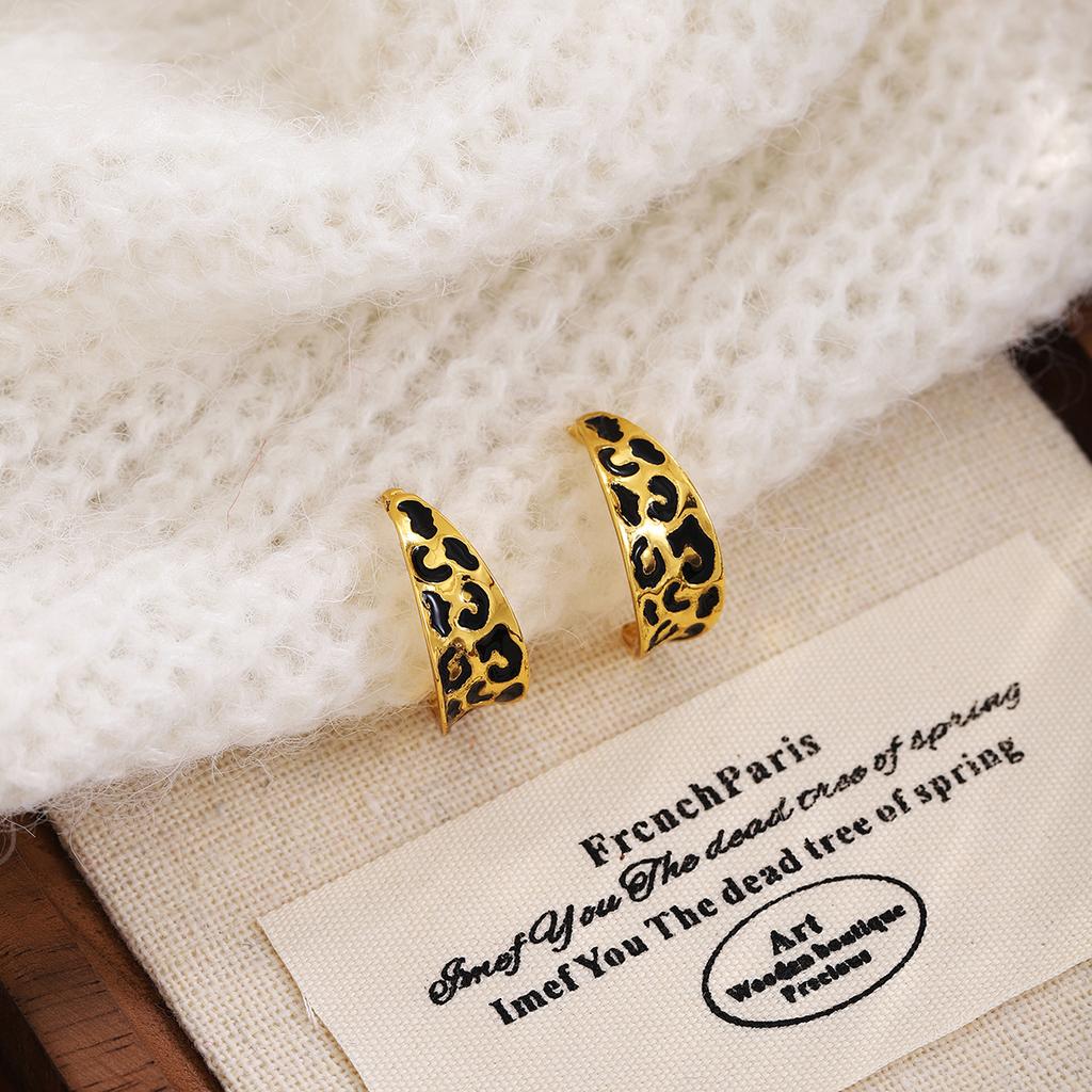 Gold Dripping Leopard Print C-Shaped Stud Earrings, Retro Light Luxury Fashion Niche Personality Earrings