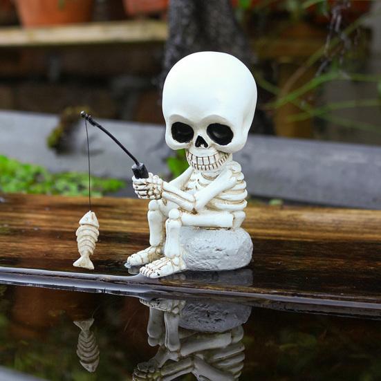 Shaking Head Fishing Skull Resin Mini Skeleton Fisher Sculpture Halloween Gothic Decor Garden Pond Fountain Decor