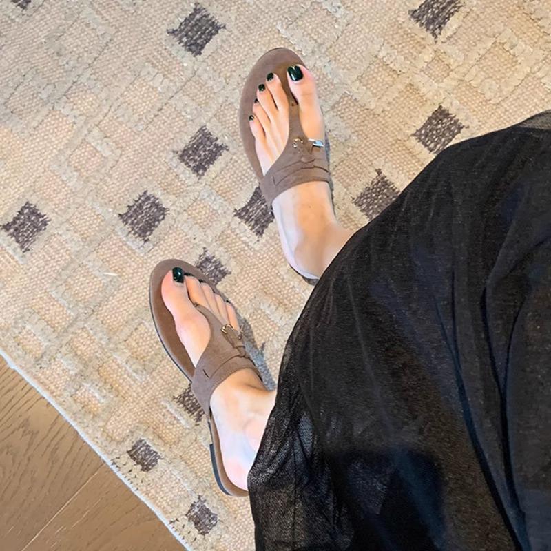 Flip-flops 2025 New Models Are Popular This Year, and Can Be Worn Outside. Soft Bottom Runaway Niche Toe Flat Bottom Sandals Women