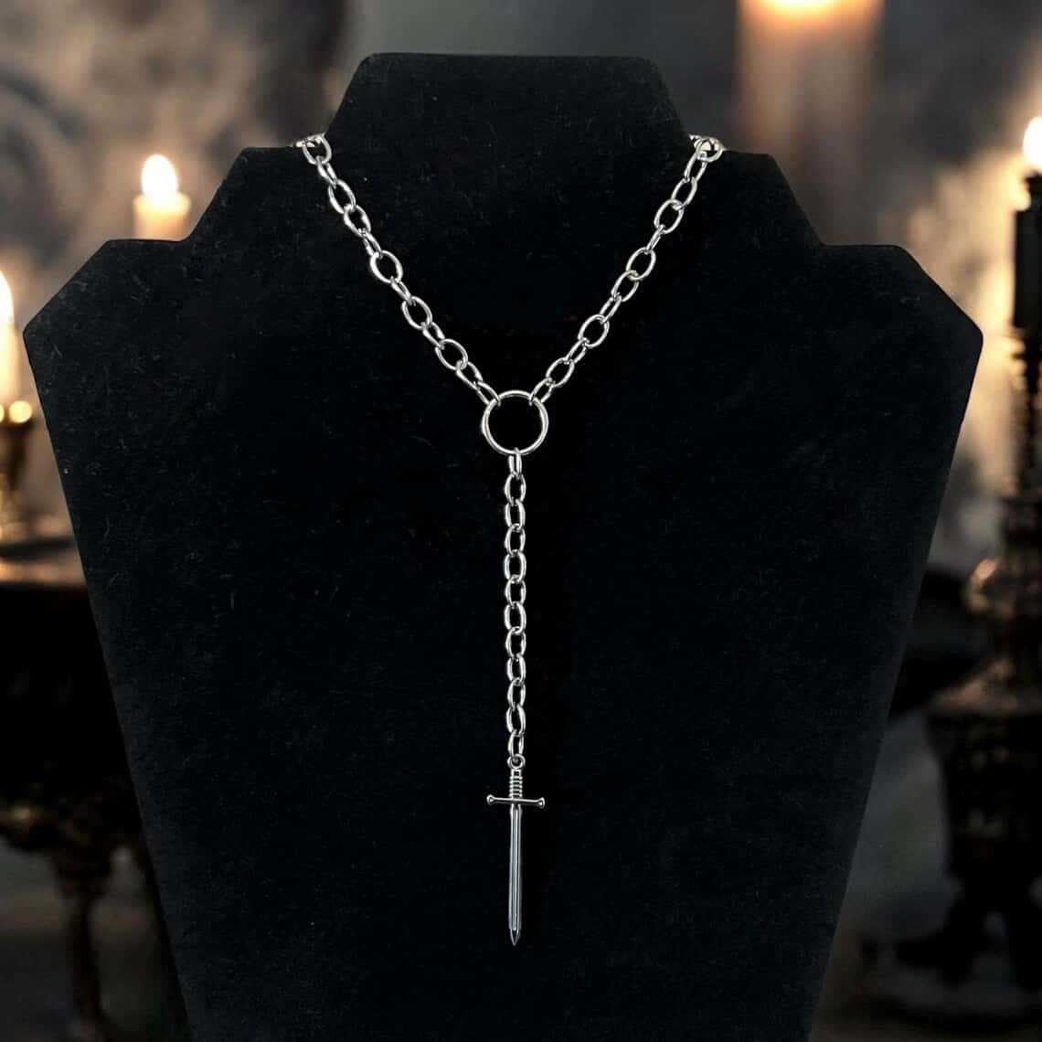 

Готическое Панк Ожерелье с Мечом-Кинжалом - Альтернативная Цепь-Лариат с O-Кольцом - Модные Украшения для Женщин и Мужчин