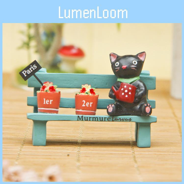 Kočka Roztomilá Černá Sedící na Lavičce Zalévající Květiny Pryskyřičné Ozdoby na Dekoraci Stolu