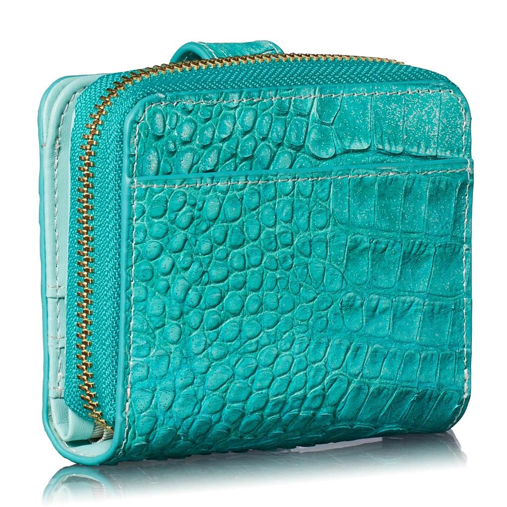 [VOICE] This women's SPICE bifold wallet, made by Italian company MASINI, looks like a mini wallet but has the storage capacity of a long wallet.