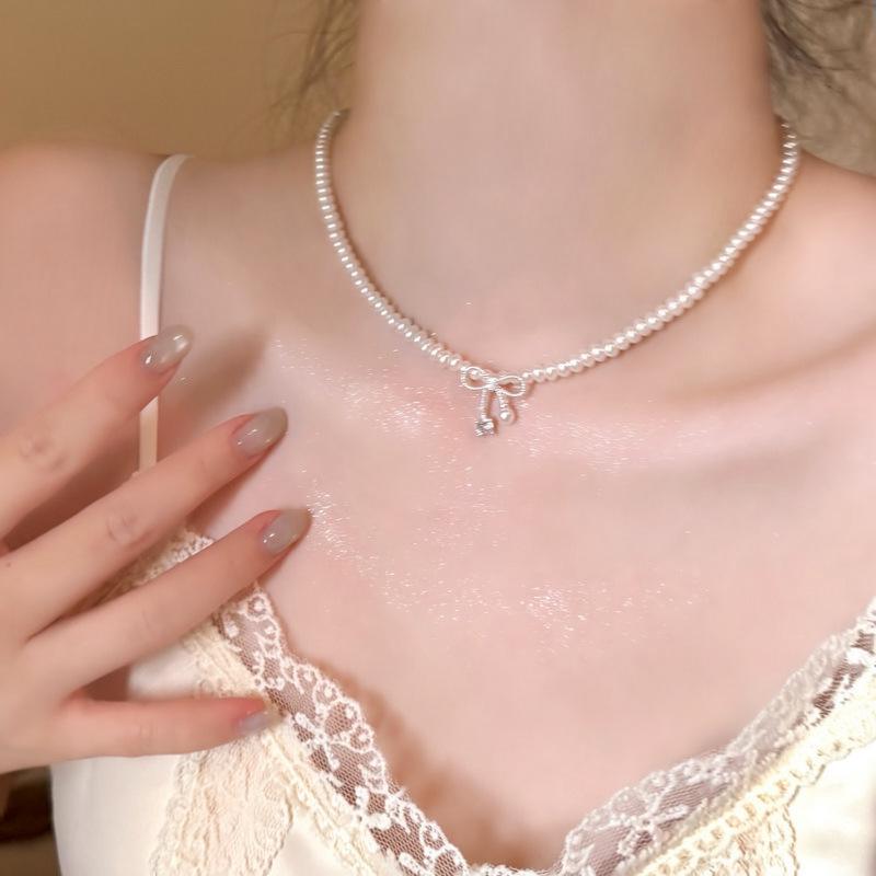 Women's Elegant Zircon Bow Pendant Pearl Choker Necklace