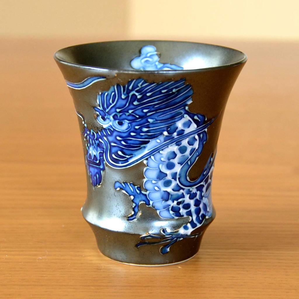 A stylish Arita ware Emperor Dragon design sake cup perfect as a first paycheck Comes in a wooden gift. box.