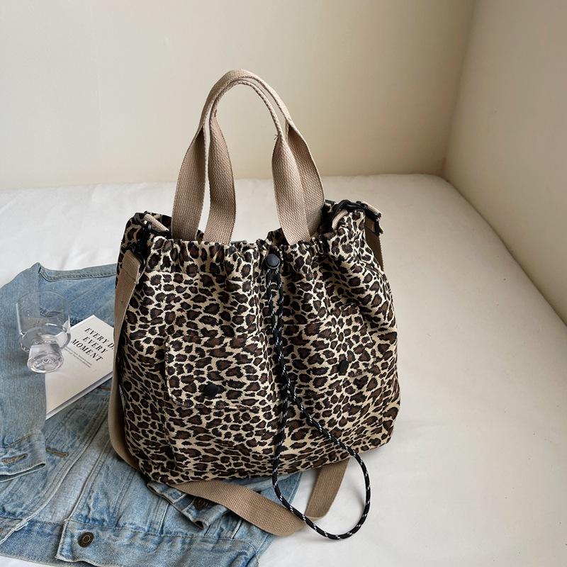 

Korean version of casual canvas bag bag high-end handbag 2025 new large-capacity leopard print tote bag messenger bag хаки